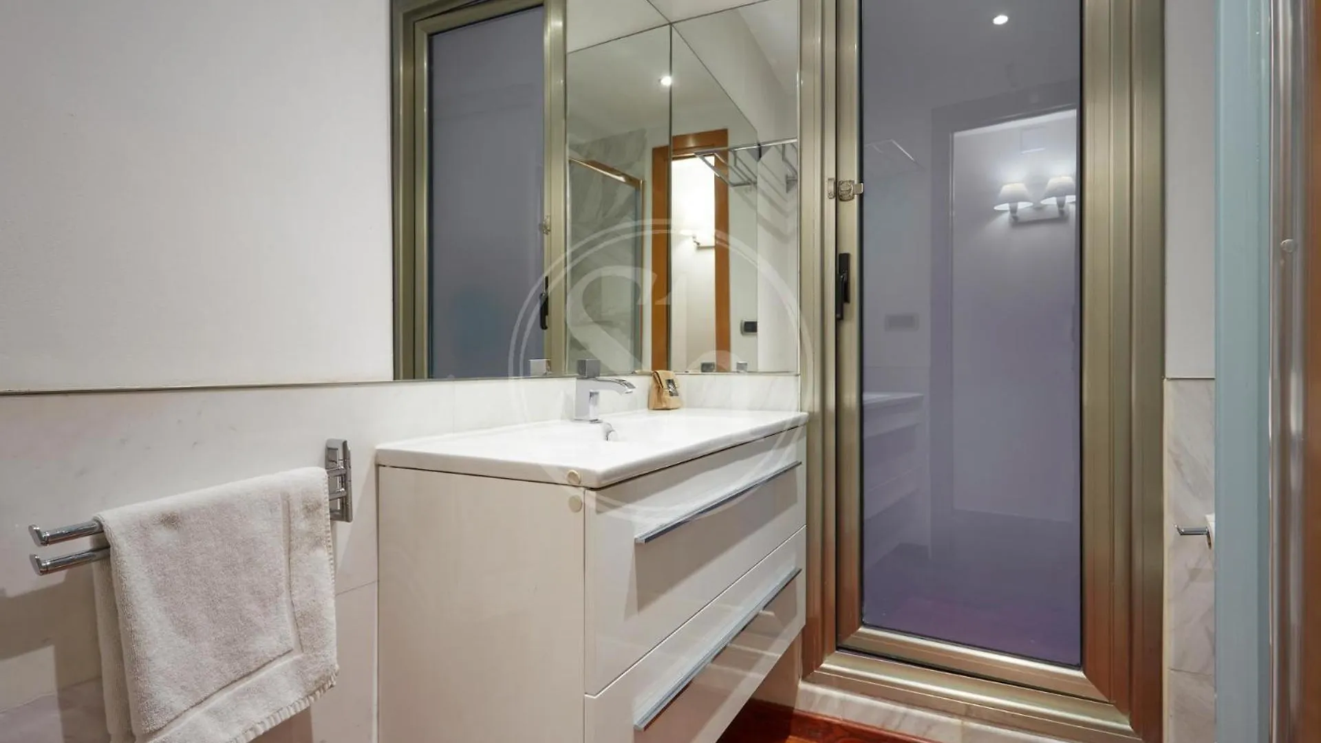 ברצלונה Nice Apartment In Les Corts 0*,  ספרד