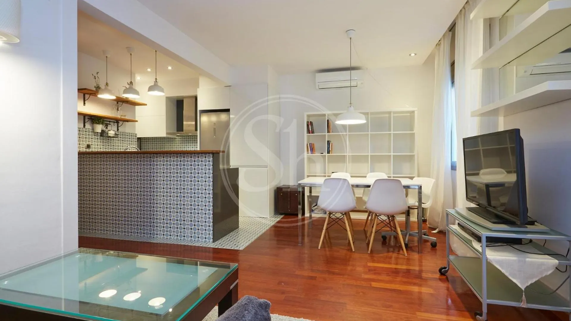 Nice Apartment In Les Corts 바르셀로나